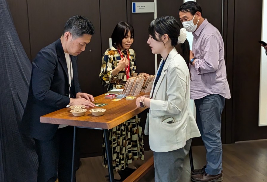 カードゲームfrom Me体験会の会場の様子